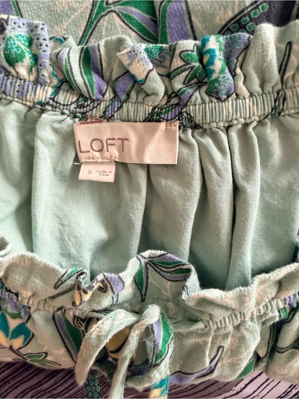 LOFT. Floral Puff-Sleeve Midi Dress in Sage Green. SIZE SMALL - Picture 3 of 4